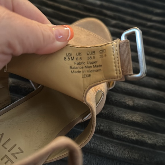 8.5M Naturalizer Taupe/Beige Bootie Style Sandal EUC Worn Twice - Picture 5 of 5